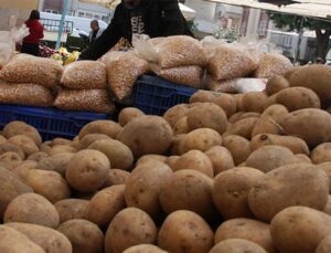 Çiftçinin Elinde Kalan Yemeklik Patates Ve Kuru Soğan Ücretsiz Dağıtılacak