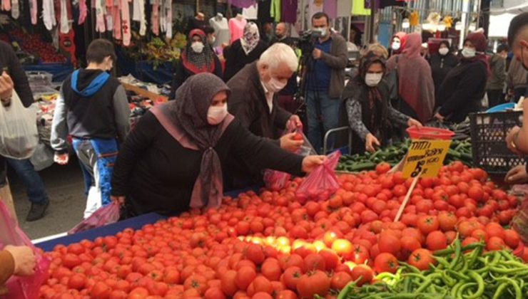 Tam Kapanma Öncesi Semt Pazarlarında Sosyal Mesafe Unutuldu