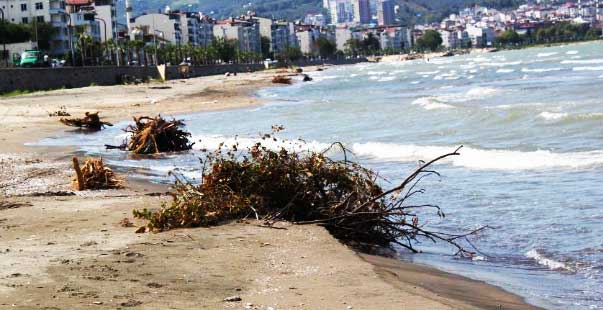 Deniz, Selden Aldıklarını Geri Verdi