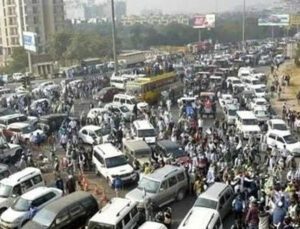 Hindistan’Da Çiftçiler Yeni Tarım Yasasını Protesto Etti