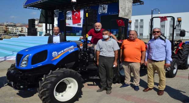 Yangınlarda Zarar Gören Çiftçilere Türktraktör’den Destek