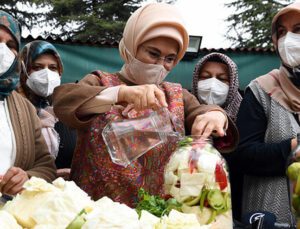 Emine Erdoğan, Çubuk’Ta Kadınlarla Turşu Kurdu