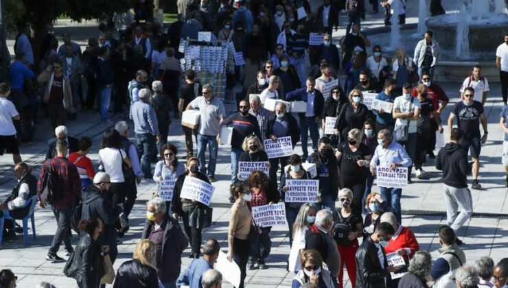 Atina’Da Çiftçiler Sokaklara Döküldü