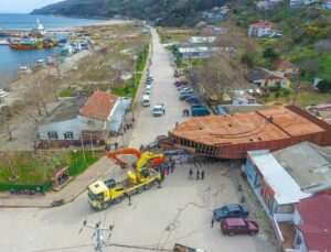 200 Tonluk Dev Balıkçı Teknesi Karadan Yürütüldü