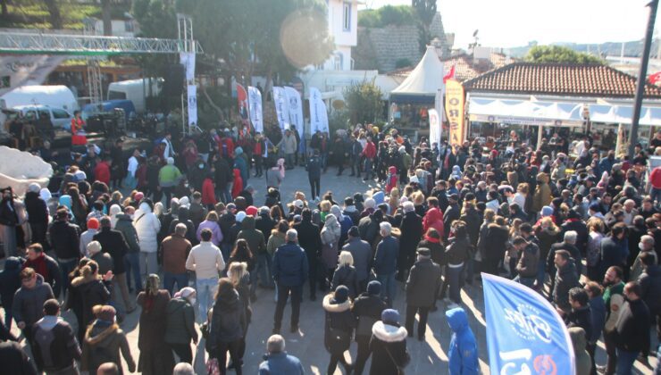 2,5 Ton Hamsi Dağıtıldı, Metrelerce Kuyruk Oluştu