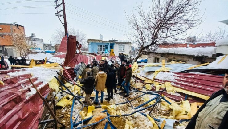 Çatı Çöktü: 1 Ölü, 1 Yaralı Ve Onlarca Telef