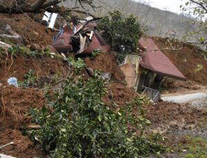 Ordu’Da Heyelan: 3 Ev Ve Bir Ahır Yıkıldı