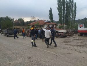 Sağanak Yağış Tarım Arazilerine Zarar Verdi