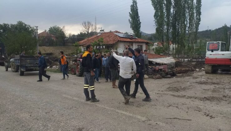 Sağanak Yağış Tarım Arazilerine Zarar Verdi