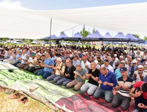 Yüzlerce Vatandaş Yağmur Duasında