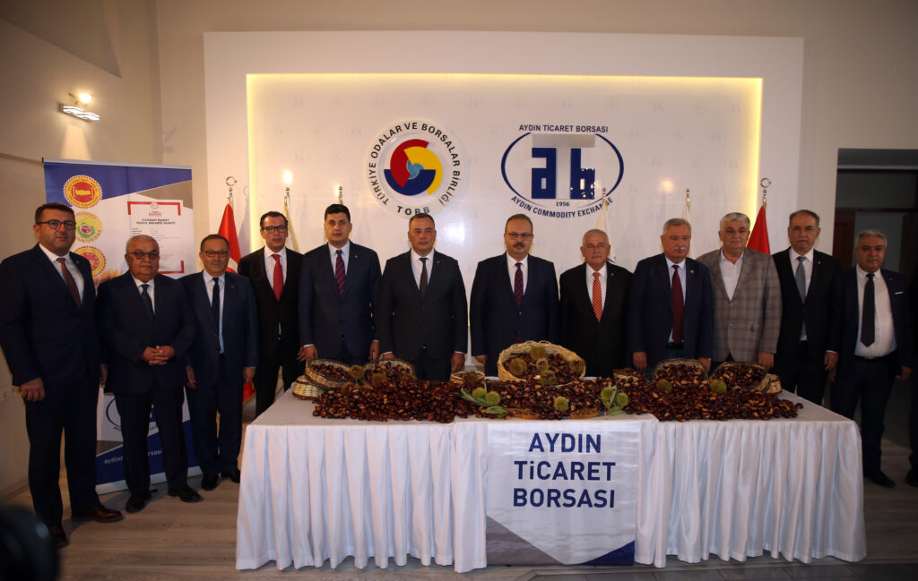 AA 20231025 32513398 32513393 AYDINDA SEZONUN ILK KESTANESI 350 LIRADAN SATILDI