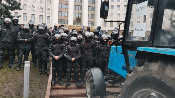Moldovada Ciftciler Traktorlerle Yaptiklari Eylemde Hukumetten Destek Istedi 232440 20231205